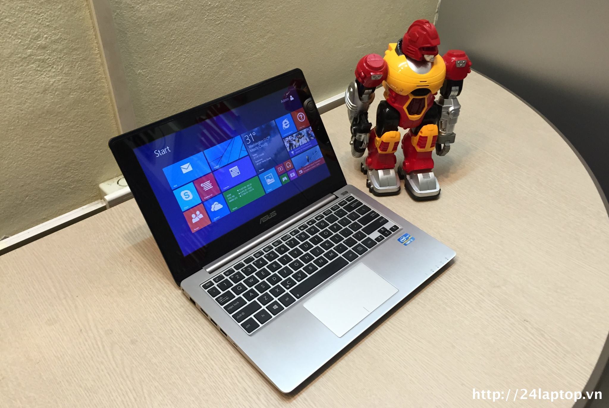 Laptop Asus VivoBook X202E.jpg